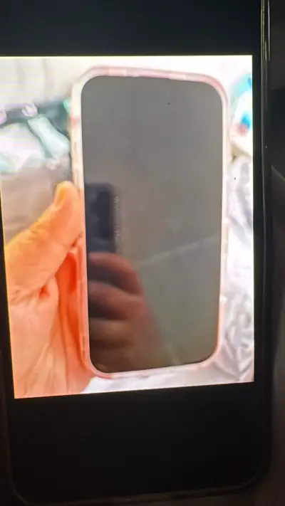 iPhone rosado en buen estado - miniatura 3