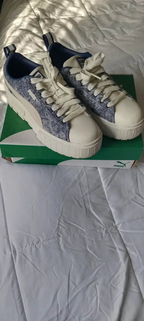 Zapatillas Puma blancas y azules