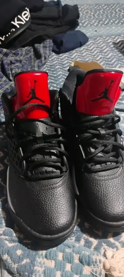 Zapatillas Jordan jumpman  negras y rojas - miniatura 3
