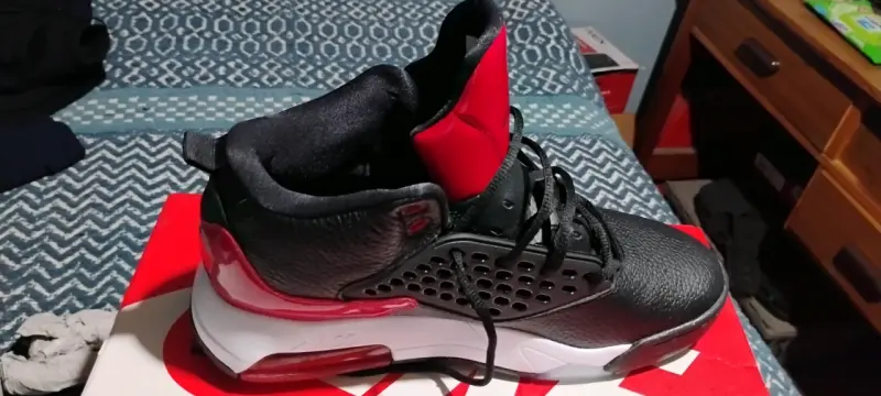 Zapatillas Jordan jumpman negras y rojas - 4