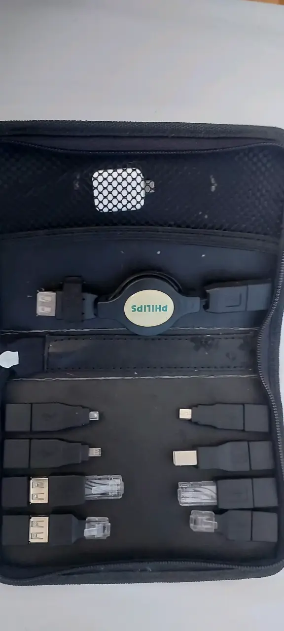 Estuche Philips con sus conectores usb - 4