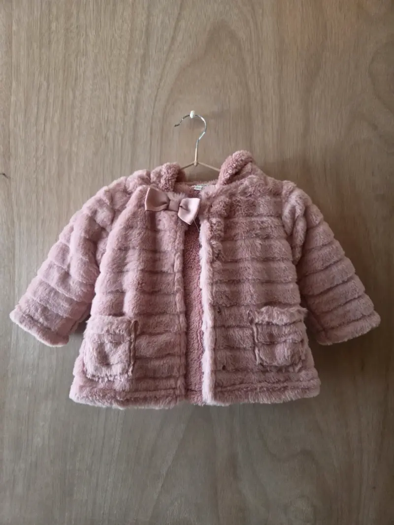 Chaqueta de bebé rosada con lazo - 1