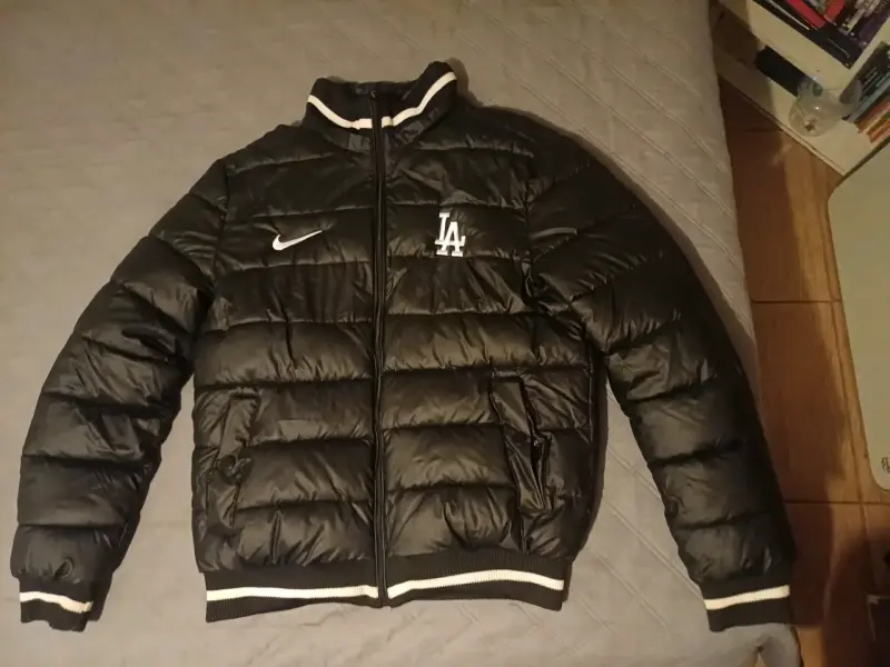 Chaqueta acolchada negra Nike LA