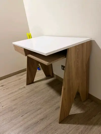 Escritorio blanco moderno - miniatura 1