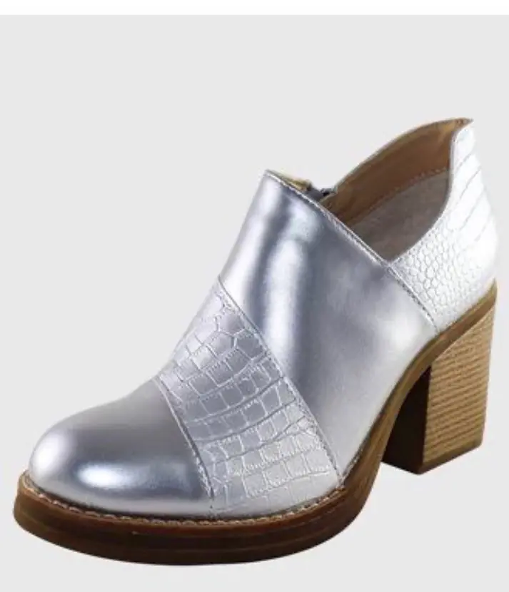 Botines plateados con taco