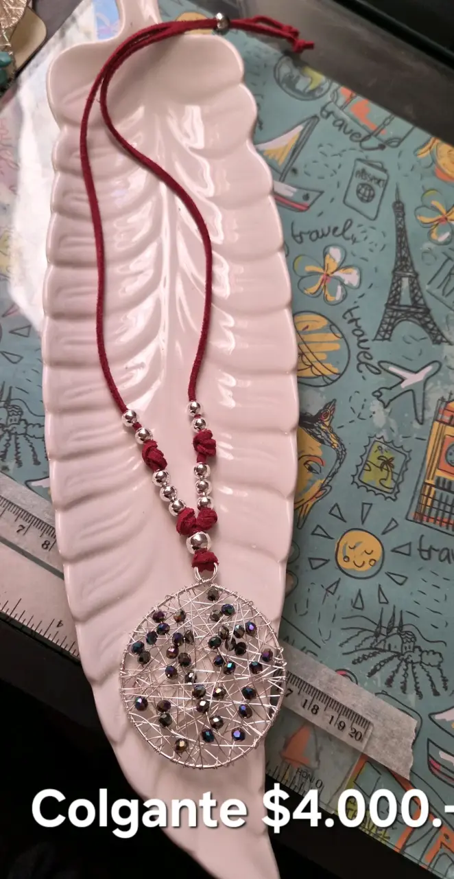 Collar con dije de cristales