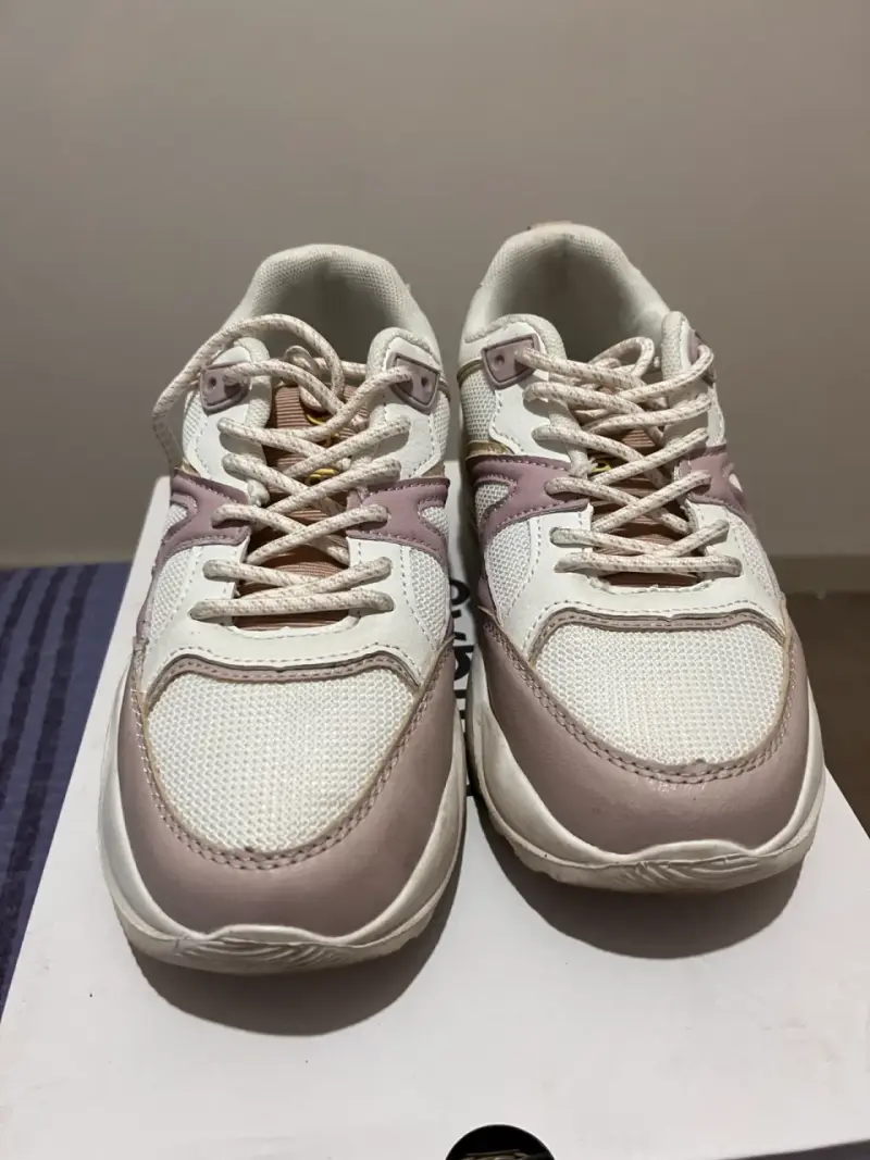 Zapatillas deportivas blancas y rosas - 2