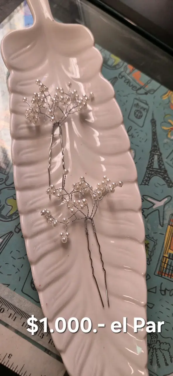 Horquillas con perlas decorativas