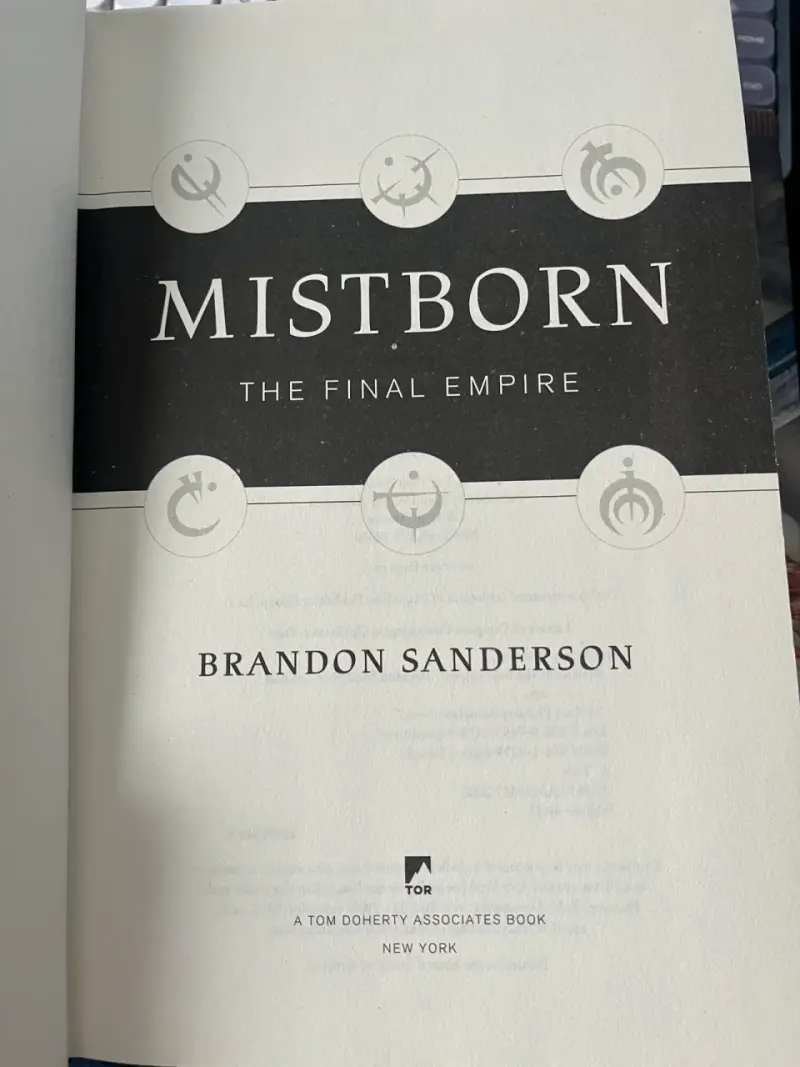 Trilogía Mistborn por Brandon Sanderson - 2