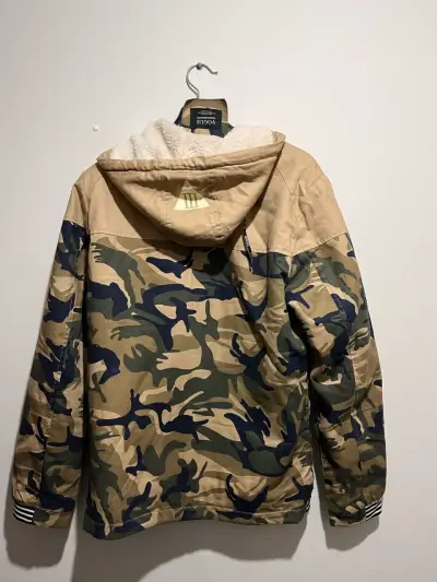 Chaqueta camuflaje con capucha - miniatura 3