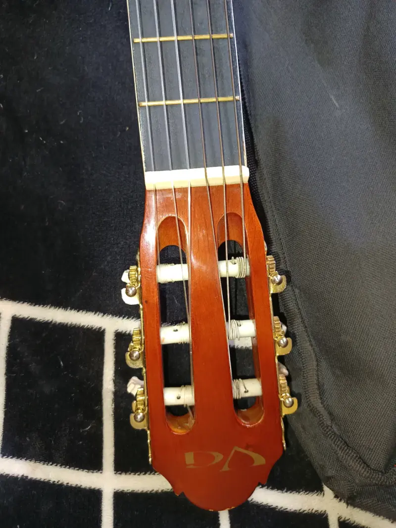 Guitarra clásica VG - 2