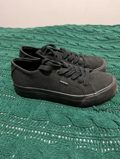 Zapatillas negras de lona - miniatura 1