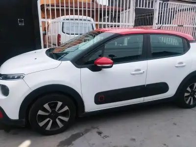 Auto Citroën blanco y rojo - miniatura 2