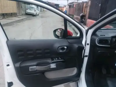 Auto Citroën blanco y rojo - miniatura 4