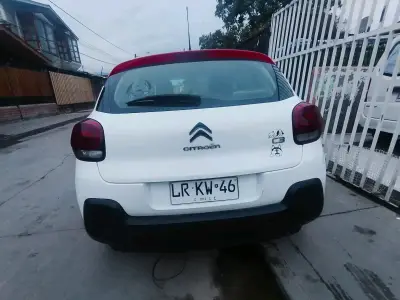 Auto Citroën blanco y rojo - miniatura 5