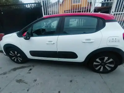 Auto Citroën blanco y rojo - miniatura 6