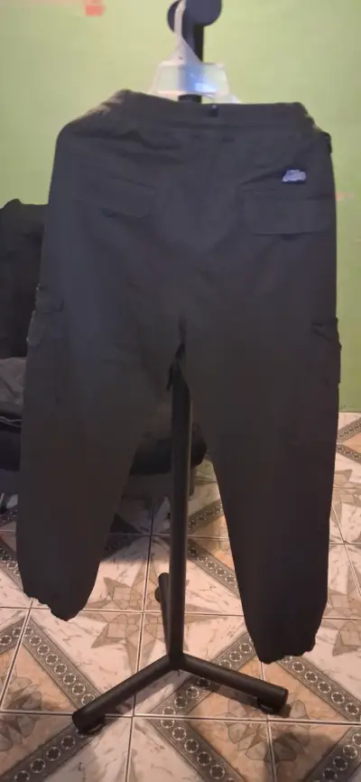 Pantalones cargo verde oscuro - miniatura 2