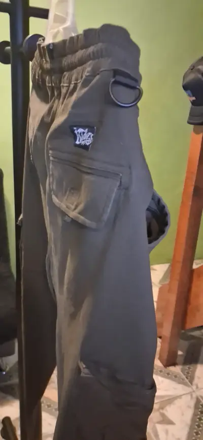 Pantalones cargo verde oscuro - miniatura 3