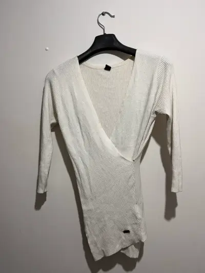 Polera blanca escote en V - miniatura 1
