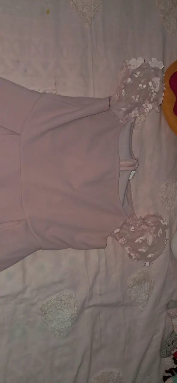 Vestido rosa con mangas bordadas - 2