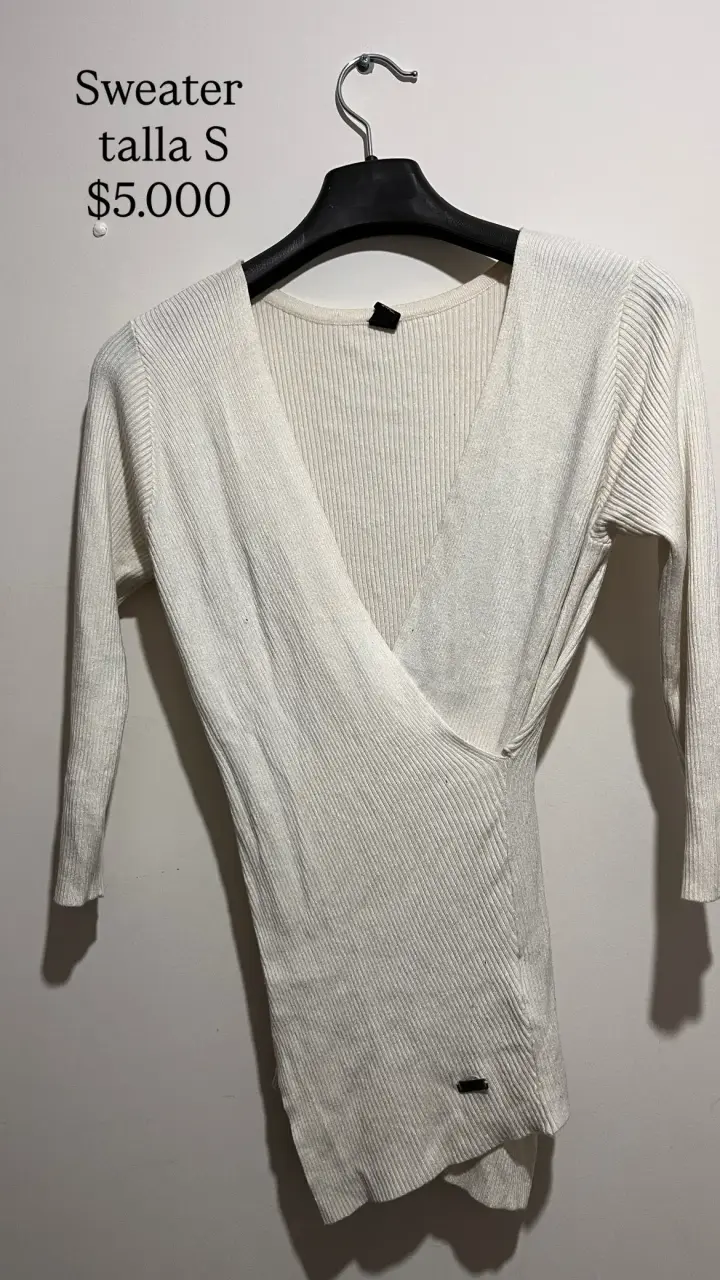 Polera blanca escote en V - 2