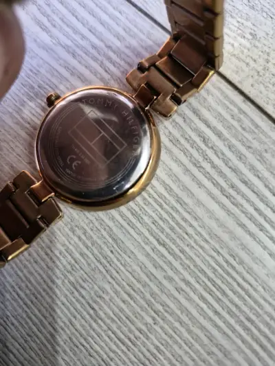 Reloj dorado Tommy Higfiler - miniatura 3