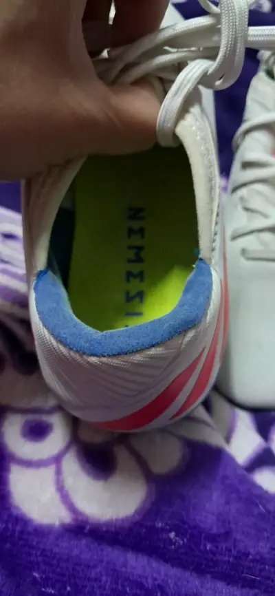 Botines de fútbol blanco y azul - miniatura 3