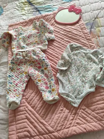Ropa de bebé estampada - miniatura 1