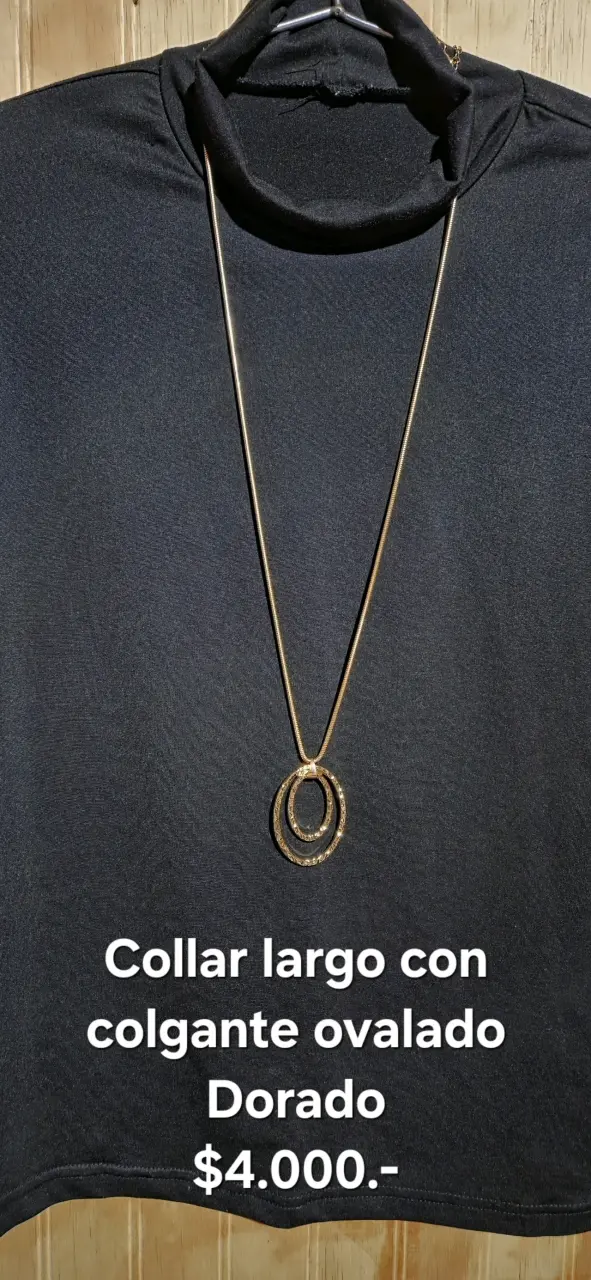 Collar largo dorado con colgante