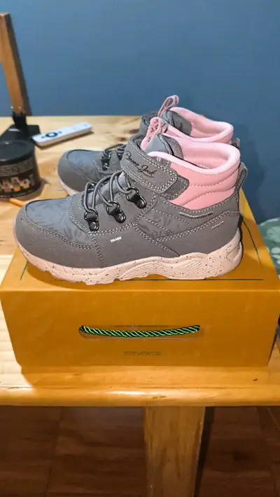 Botines grises con detalles rosados - miniatura 3