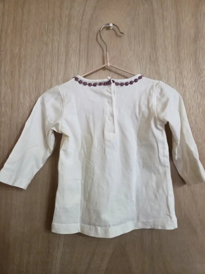 Polera bebé con diseño bordado - 2