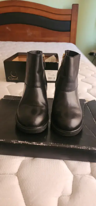 Botines negros de cuero gacel - miniatura 1