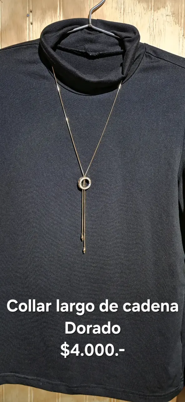 Collar largo dorado elegante