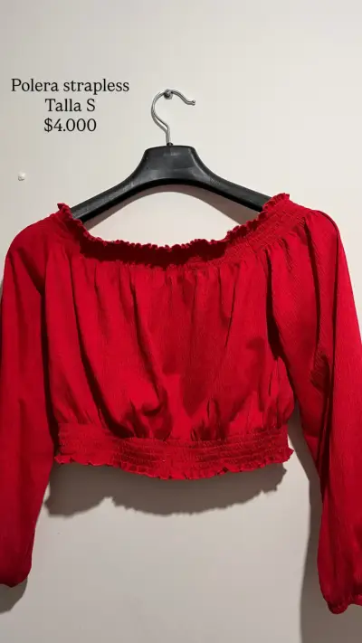 Blusa roja hombros descubiertos - miniatura 2
