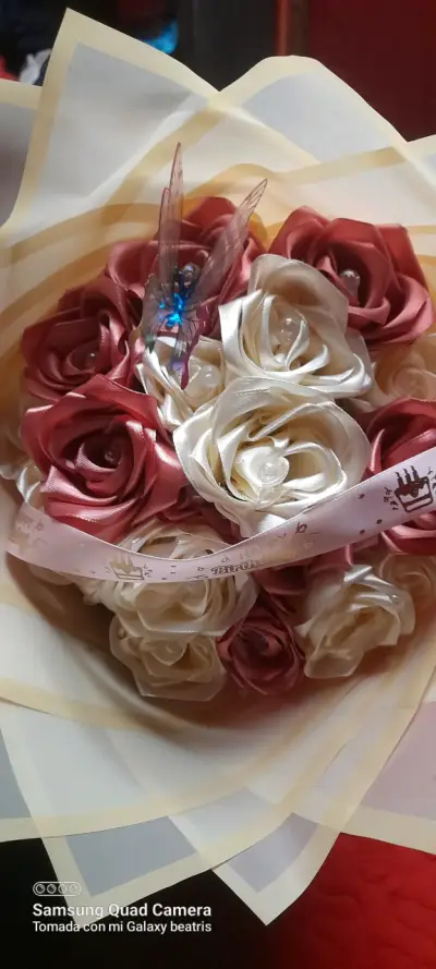 Ramo de flores artificiales - miniatura 1