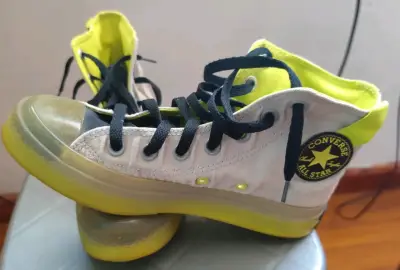 Ropa Educadora y zapatillas conver - miniatura 3