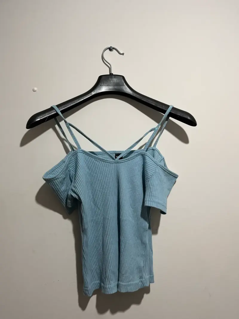 Polera azul con tirantes - 2