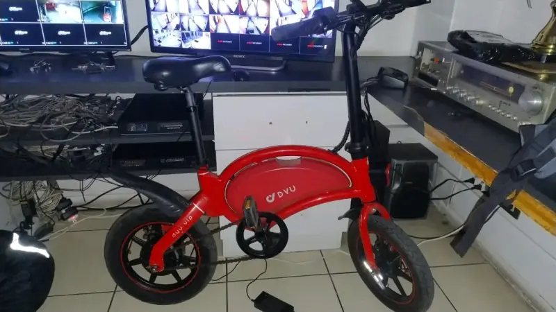 Bicicleta eléctrica DYU roja - 1