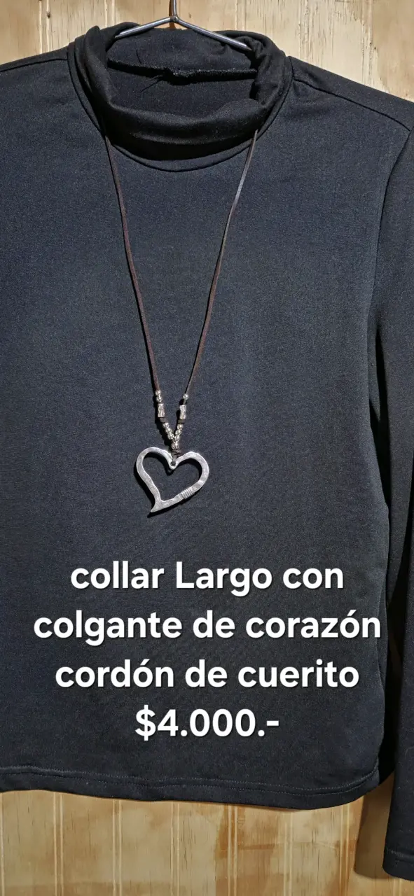 Collar largo con colgante de corazón