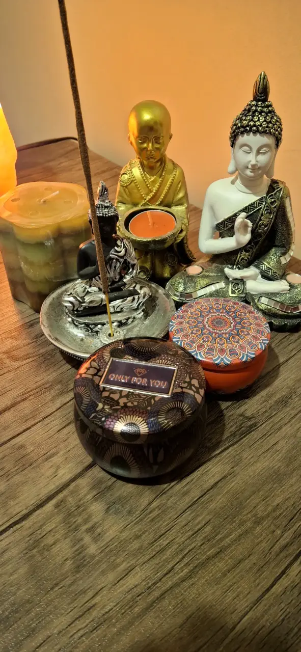 Set de Budas y velas decorativos multicolor - 1