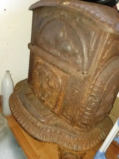Estufa antigua de hierro fundido - miniatura 1