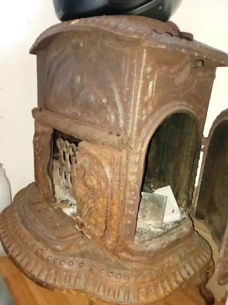 Estufa antigua de hierro fundido - 2