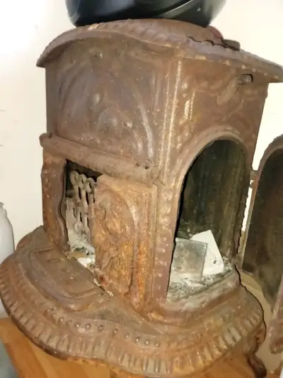 Estufa antigua de hierro fundido - miniatura 2