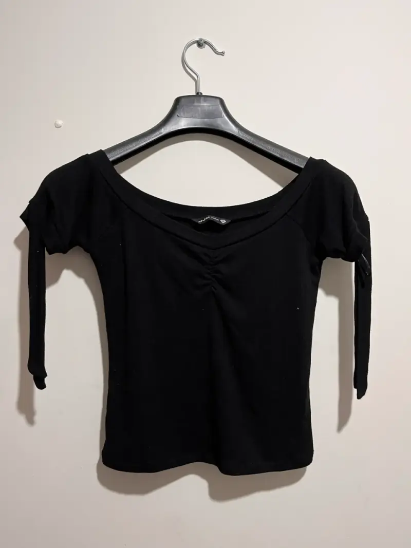 Polera negra