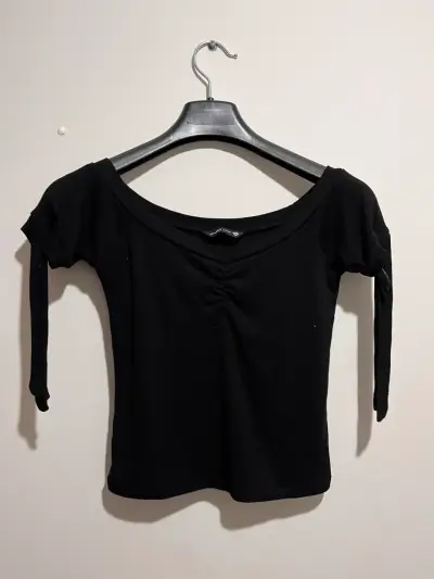 Polera negra - miniatura 1