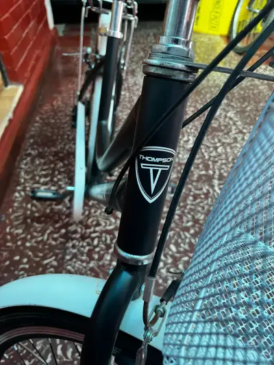 Bicicleta urbana Thompson negra - miniatura 2