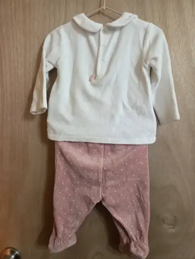 Conjunto bebé rosado con conejo - miniatura 2