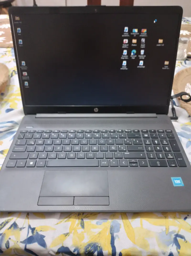 Laptop HP con procesador Intel - 1