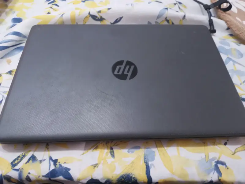 Laptop HP con procesador Intel - 2