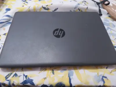 Laptop HP con procesador Intel - miniatura 2